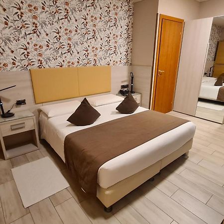 Hotel Lenotel ภายนอก รูปภาพ
