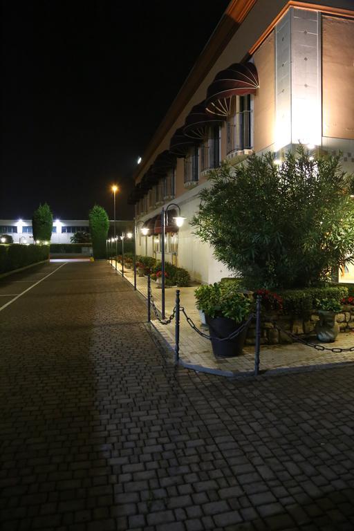 Hotel Lenotel ภายนอก รูปภาพ