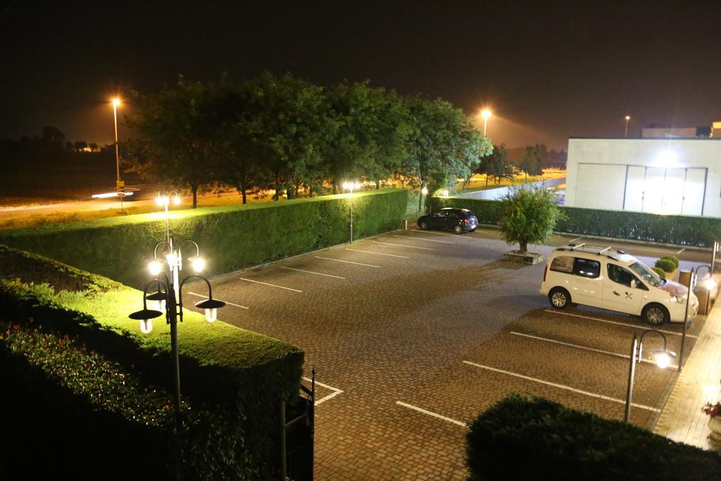Hotel Lenotel ภายนอก รูปภาพ