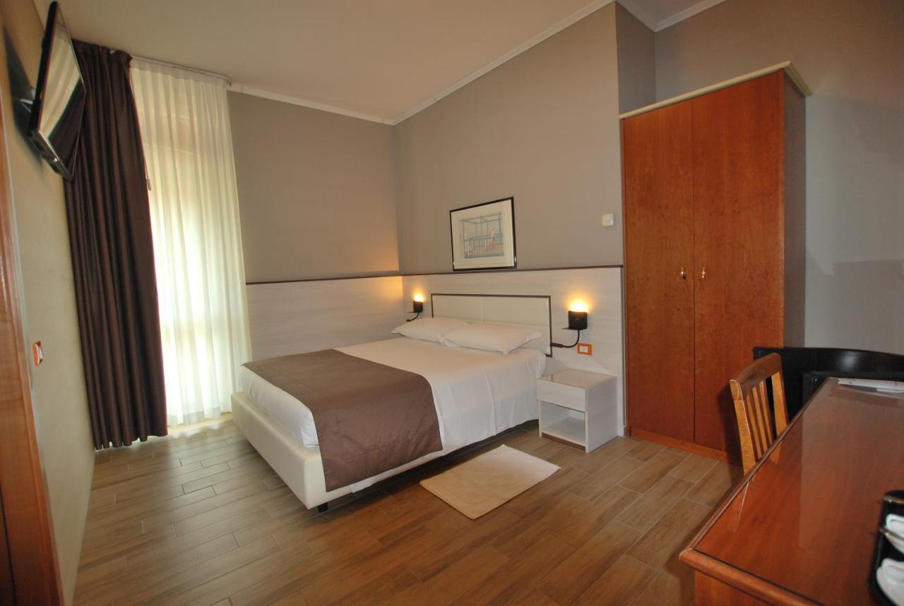 Hotel Lenotel ภายนอก รูปภาพ