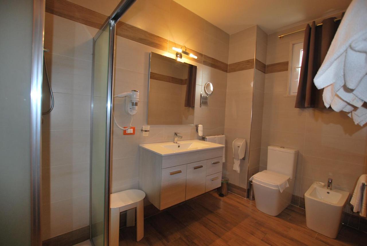 Hotel Lenotel ภายนอก รูปภาพ