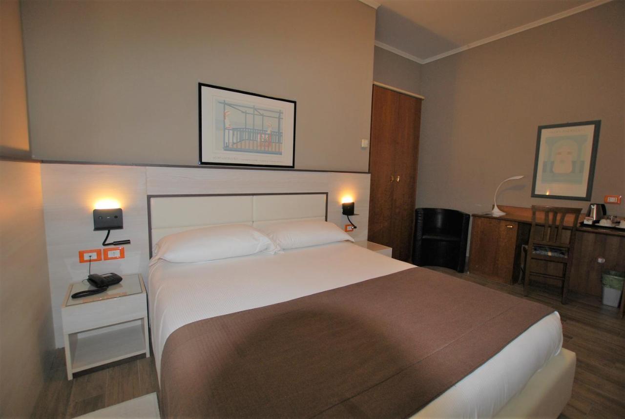 Hotel Lenotel ภายนอก รูปภาพ