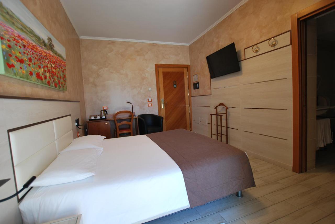 Hotel Lenotel ภายนอก รูปภาพ