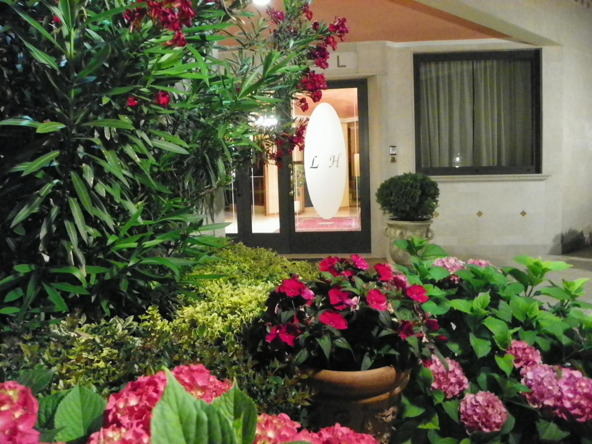 Hotel Lenotel ภายนอก รูปภาพ