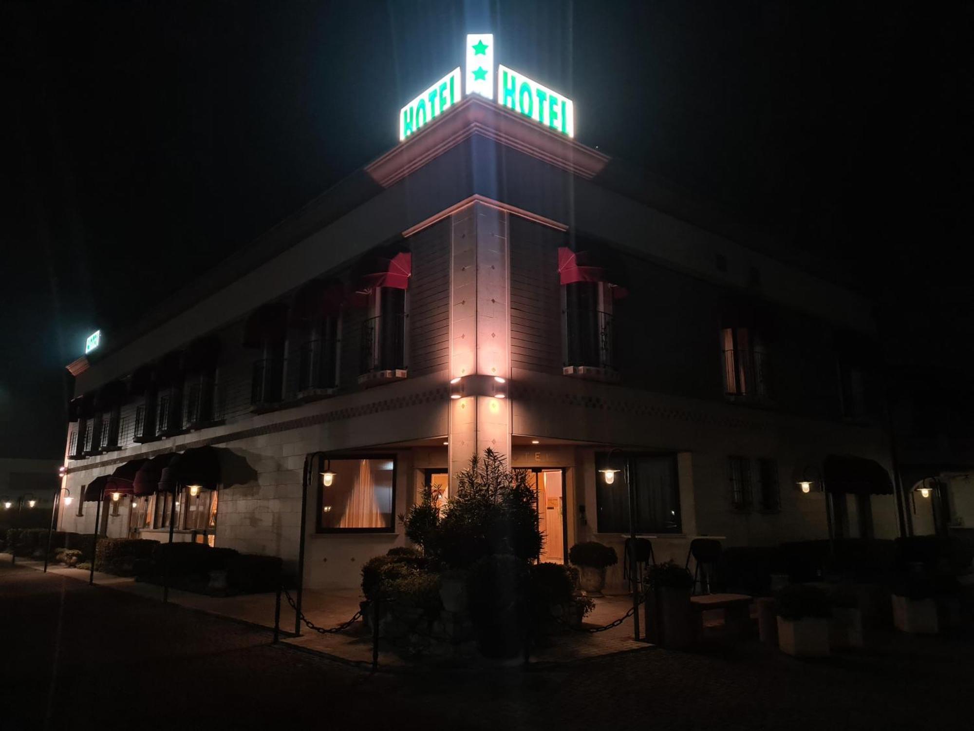 Hotel Lenotel ภายนอก รูปภาพ