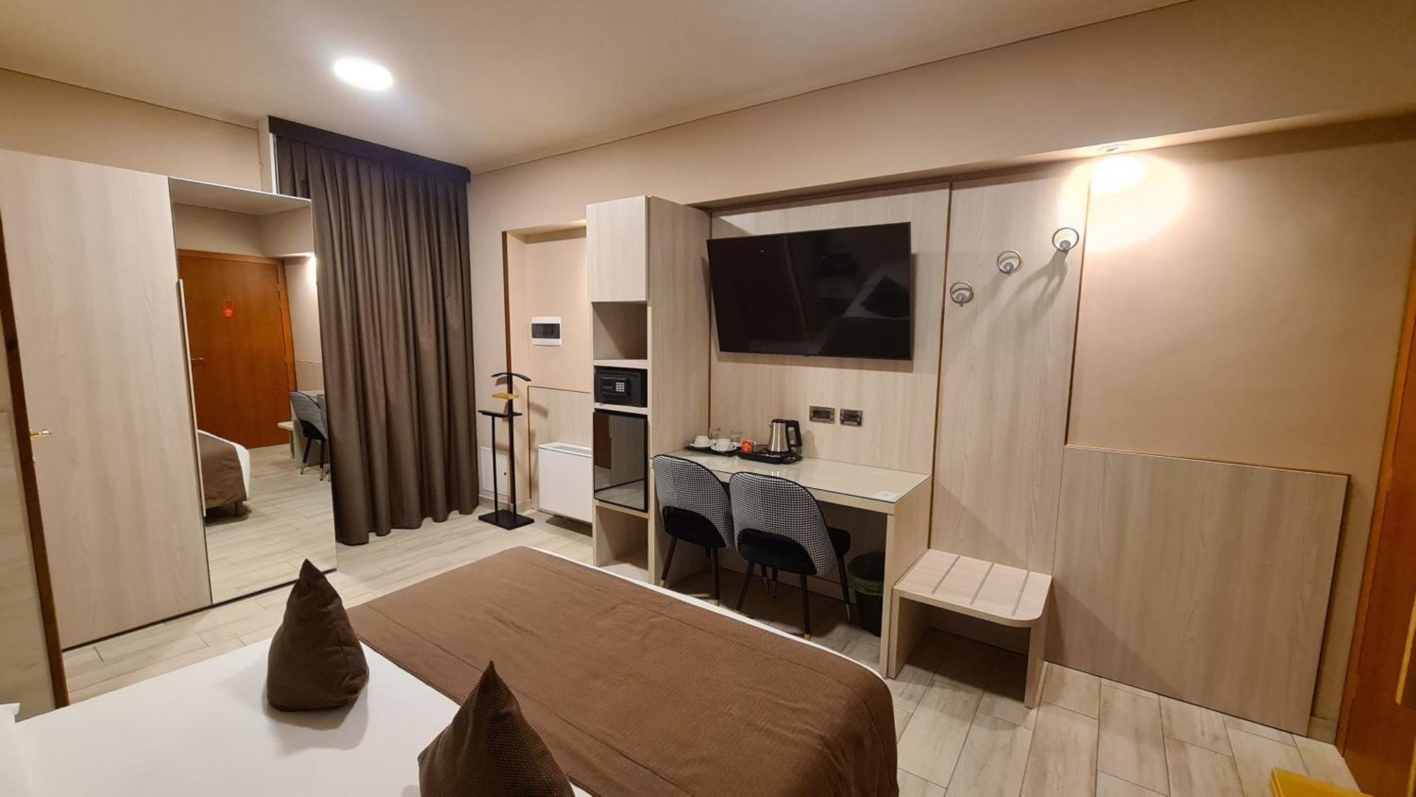 Hotel Lenotel ภายนอก รูปภาพ