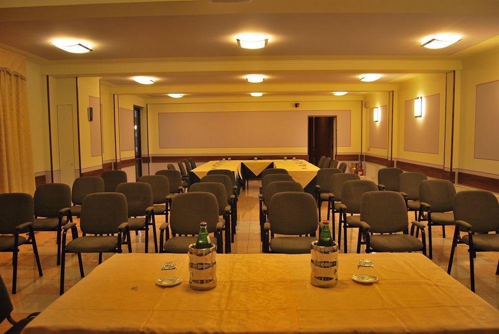 Hotel Lenotel ภายนอก รูปภาพ
