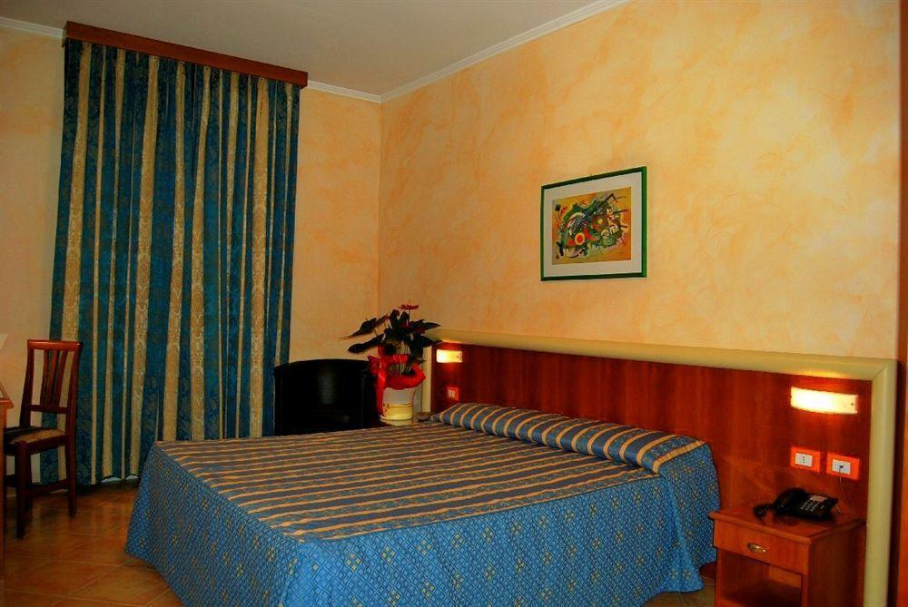 Hotel Lenotel ภายนอก รูปภาพ
