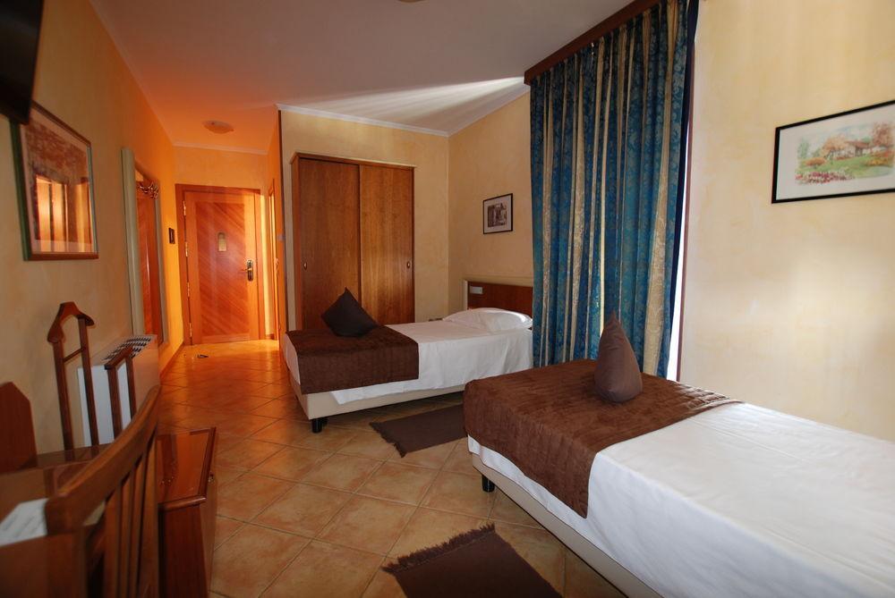 Hotel Lenotel ภายนอก รูปภาพ