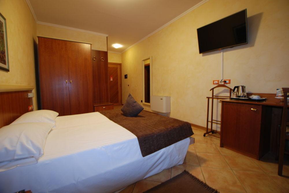 Hotel Lenotel ภายนอก รูปภาพ