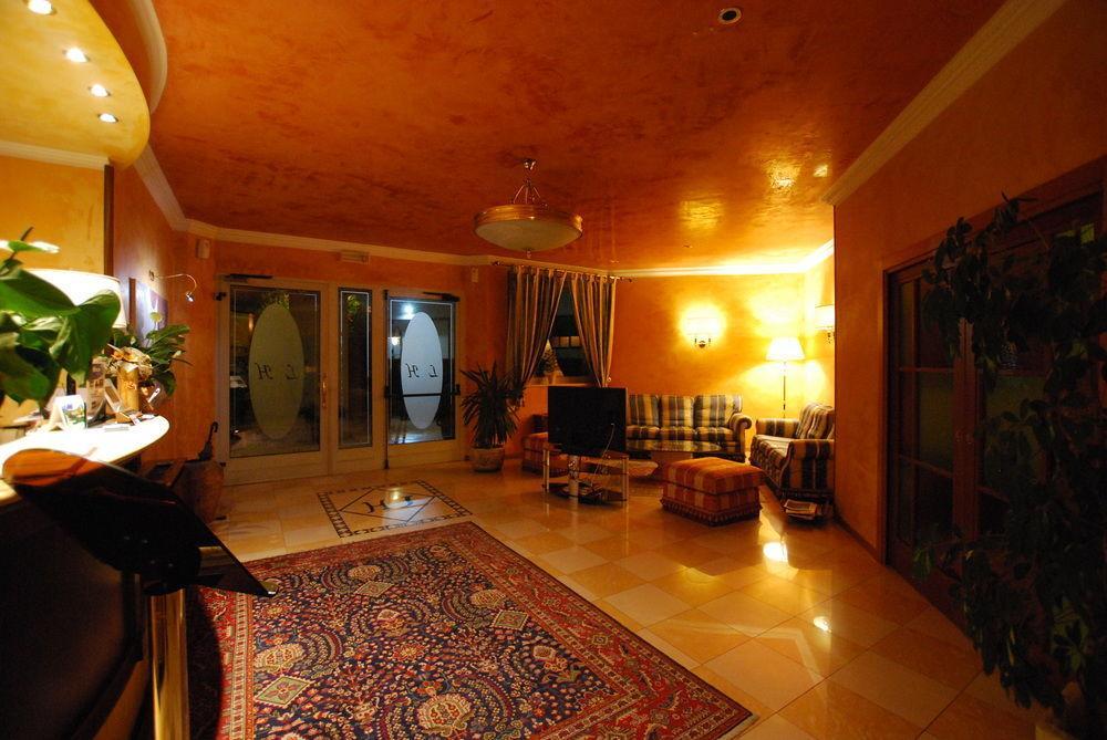 Hotel Lenotel ภายนอก รูปภาพ
